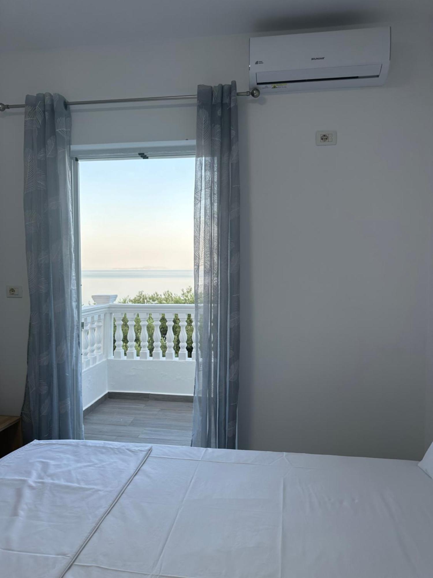 Lumra Rooms Lukove Exterior photo